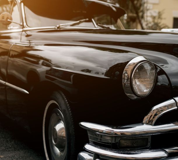 Rassemblement de voitures anciennes à Maisons-Laffitte